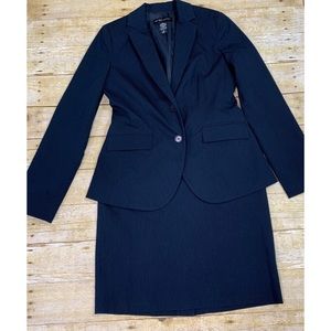 New York & Company Sz 4 Blazer and Skirt Black with Blue Stripes